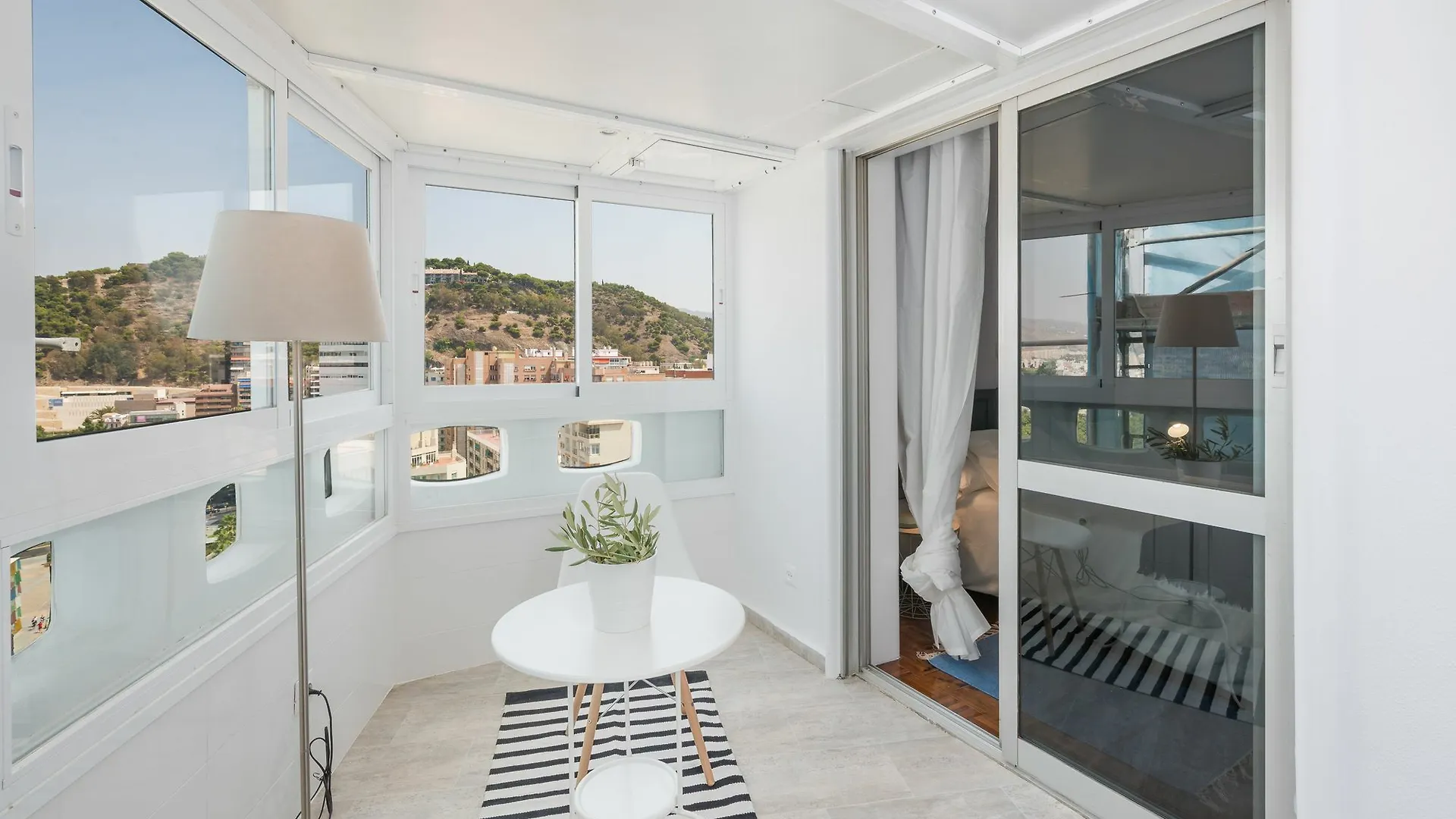 Apartamentos Paseo De La Farola Málaga